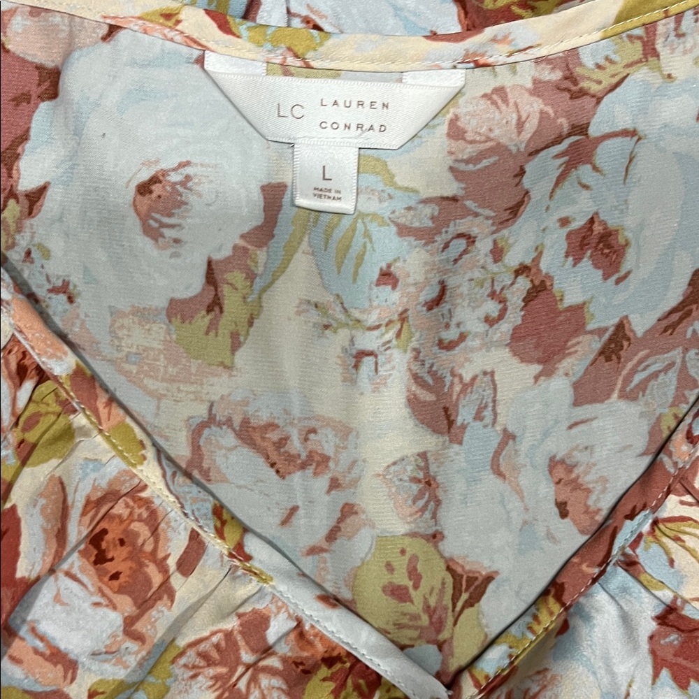 3/$10-LC Lauren Conrad Floral V-Neck Blouse - Picture 2 of 4